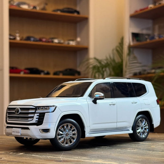 Toyota Land Cruiser LC300 1:28 | تويوتا لاند كروزر LC300