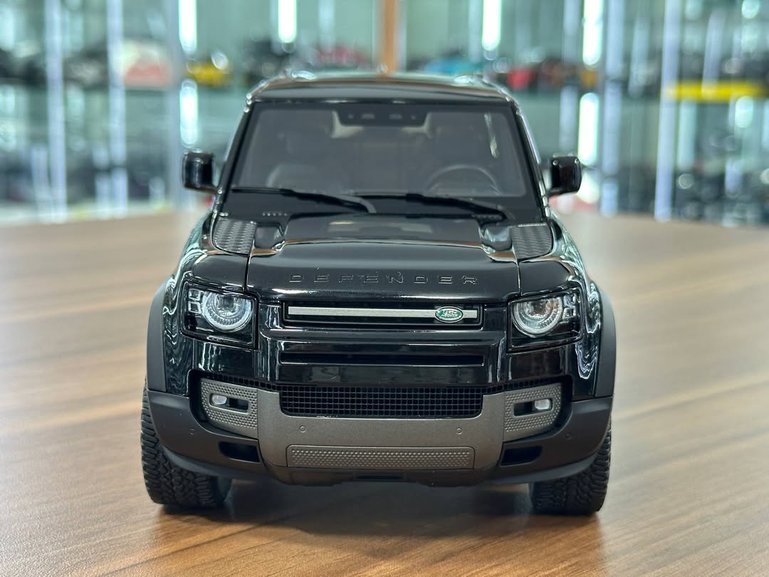Diecast Model Defender Scale 1:22