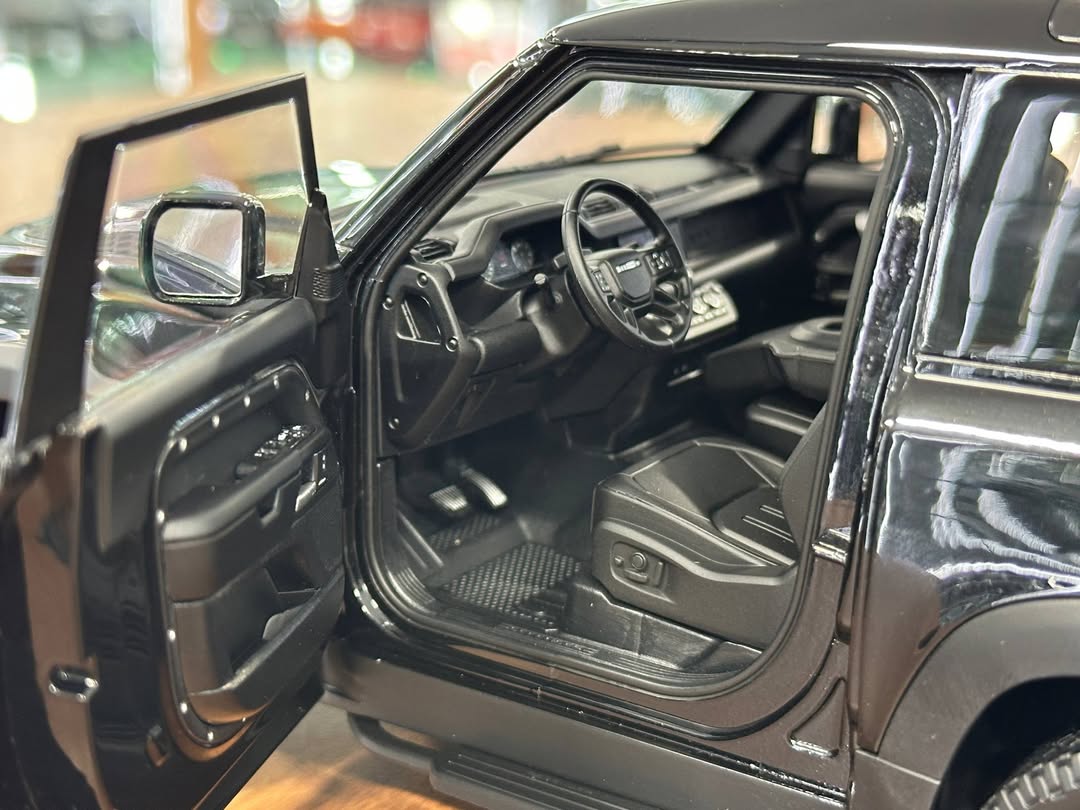 Diecast Model Defender Scale 1:22