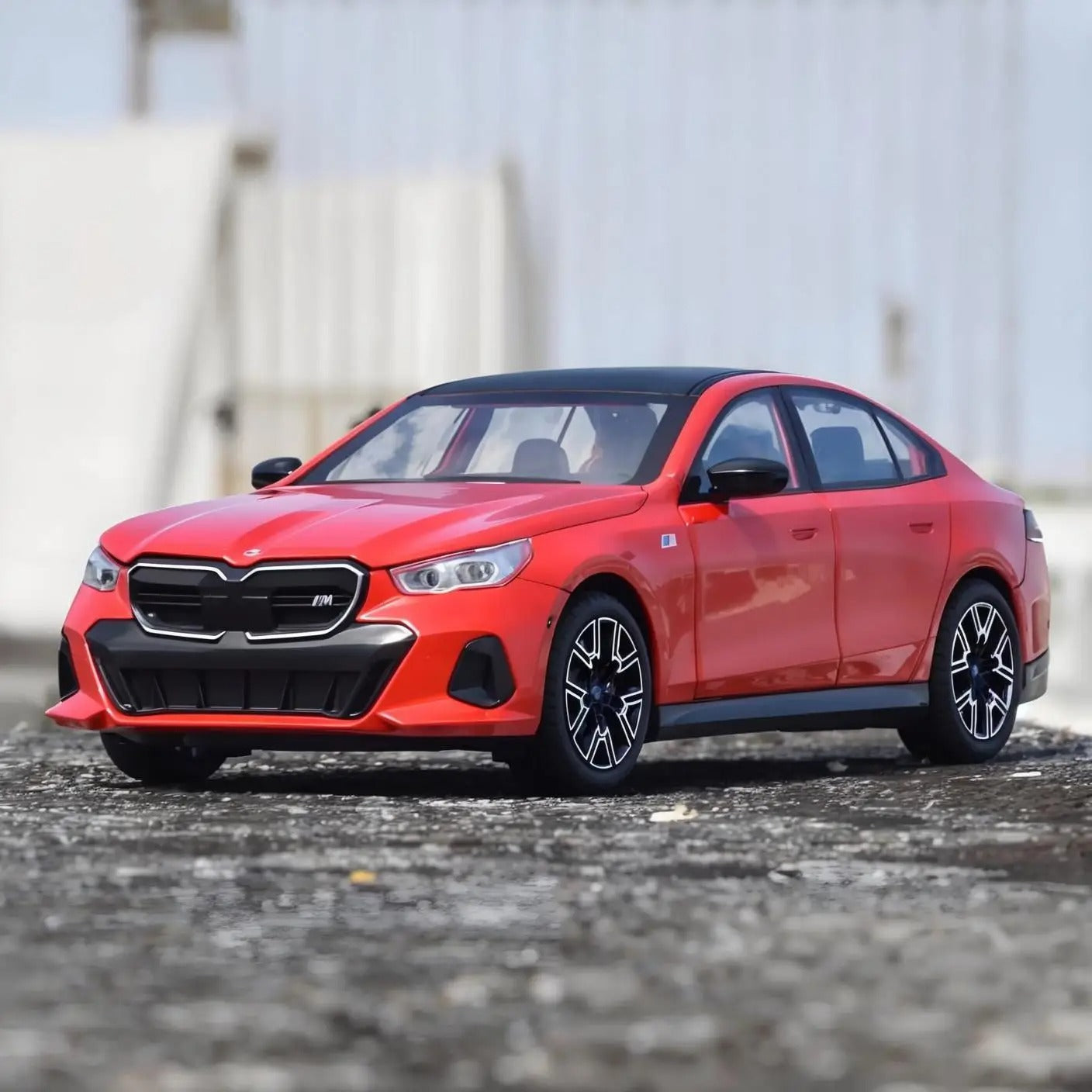 1:24 BMW I5 M60 Diecast Model Car | نموذج داي كاست بي إم دبليو I5 M60 مقياس 1:24