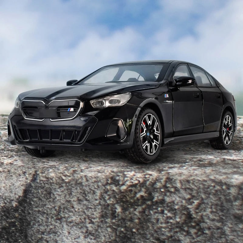 1:24 BMW I5 M60 Diecast Model Car | نموذج داي كاست بي إم دبليو I5 M60 مقياس 1:24